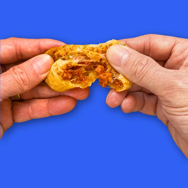 "Pizza" — ham, oregano, tomato pão de queijo